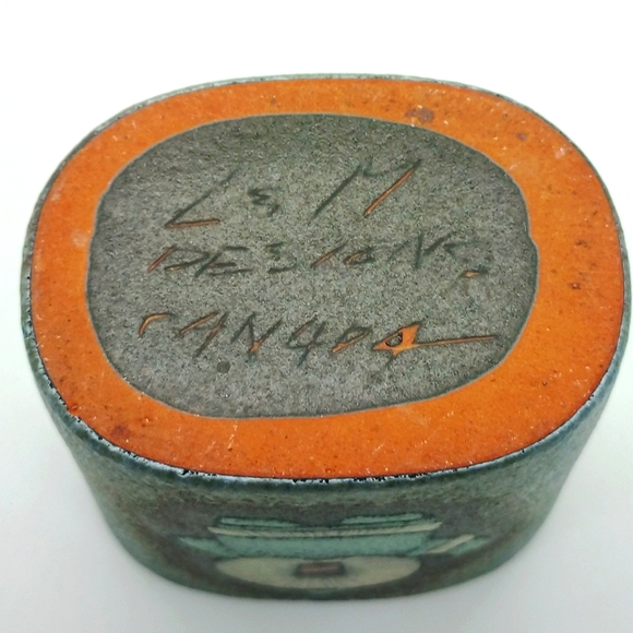 Studio Art Pottery Matches or Toothpick Holder Signed by Artist Canada - Picture 6 of 7